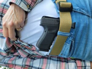 Author demonstrating the Safariland Model 17T IWB holster for Glock 19